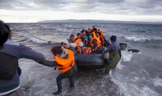 Гърция иска помощ от ЕС за бежанците