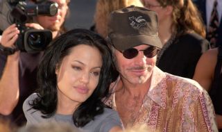 Джоли още изпращала подаръци на сина на Били Боб Торнтън