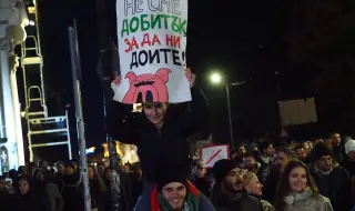 Поредната бутафория: какво цели Пеевски с контрапротестите