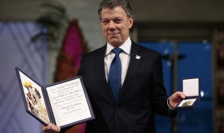 Връчиха Нобеловата награда за мир на колумбийския президент