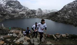 Военен спечели уникален маратон в Непал