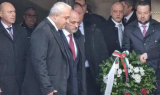 Българската делегация поднесе венци и цветя на гроба на Гоце Делчев в Скопие