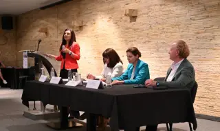 Министър Ефремова към социалните работници: Вие сте армия, на която хората могат да разчитат
