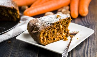 Рецепта на деня: Коледен кекс с моркови и ябълки
