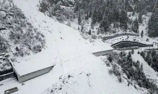 Train derails in Switzerland due to avalanche 