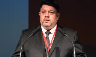 Зафиров подаде оставка като лидер на БСП. Не искал да участва в разделението на партията 