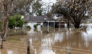 Извънредната ситуация в сила и днес за югоизточната част на Австралия заради наводненията