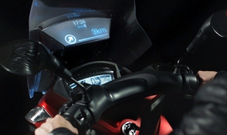 Умно ветроупорно стъкло за мотоциклети