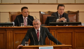 Мнозинството препятства приемането на мерки в защита на младите семейства