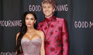 Годеникът на Меган Фокс - Machine Gun Kelly разби чаша с вино в главата си по време на концерт (ВИДЕО)