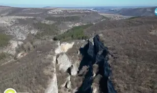 Каменни великани на 70 милиона години се издигат край село Реселец