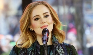 Хакер разпространи твърде лични снимки на Адел