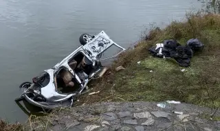 Бургаско семейство с дете е било на косъм да бъде пометено от Шкодата с мигранти край КПП "Пода"