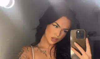 Киърън Трипиър засечен в компанията на еротичен модел от Нюкасъл