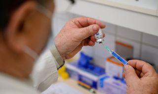 Сърбия снабдява Северна Македония с руски ваксини