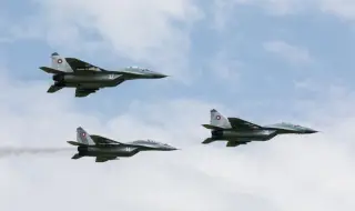 Успешни тестови полети на МиГ-29 и F-16 в Граф Игнатиево