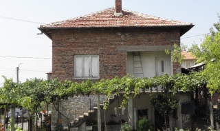 Възрастна жена се самозапали