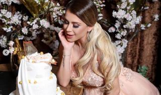 Бременната Капчикова с непоказвани СНИМКИ от рождения си ден