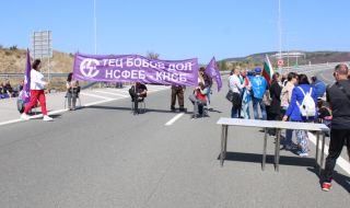 Пътните блокади на миньорите продължават
