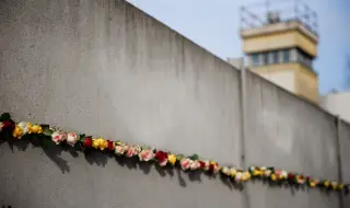 Diplomats discuss 35 years since the fall of the Berlin Wall 