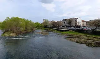 Укрепват коритото на река "Марица" в района на Пловдив