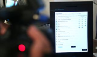Фирма за машини за гласуване обжалва отстраняването ѝ от обществената поръчка