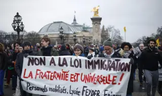 Протести във Франция срещу новия закон за имиграцията ВИДЕО