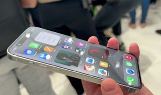 Нов сериозен проблем: Екраните на iPhone 15 започнаха да избледняват интензивно