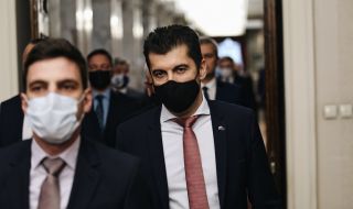 Радев и Петков излизат от карантина в четвъртък при отрицателен PCR