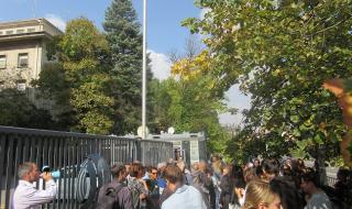 Граждани и журналисти протестираха срещу цензурата в БНР, видя ФАКТИ