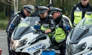 Полицаи искат по 385 лв. бонуси за Коледа
