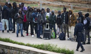 В Париж беше евакуиран голям мигрантски лагер 
