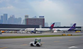 Инцидент с два самолета международното летище "Логан" в Бостън