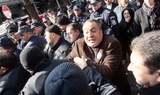 Сблъсъци с полицията на протеста на ГОРД в центъра на София