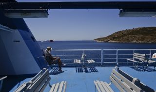 Спират движението на кораби в Гърция
