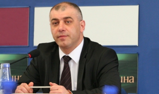 Един от шест си намира работа или стаж