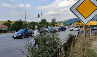 Недоволни блокираха пътя София-Перник