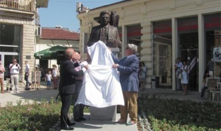 Паметник на Елиас Канети беше открит в Русе