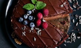 Рецепта на деня: Бисквитена торта с пухкав шоколадов крем