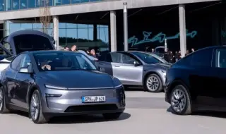 Автономна Tesla премина през разделителни колчета с пътници на борда (ВИДЕО)