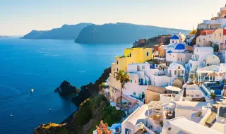 €20 fee for tourists in Santorini and Mykonos, Greece also wants to increase the tax on short-term rentals 