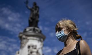 Пандемия: Носенето на маска ще стане задължително в Париж!