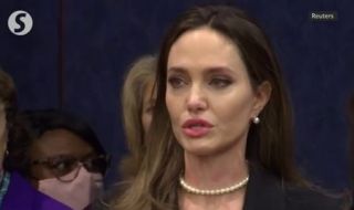 Анджелина Джоли се просълзи по време пресконференция (ВИДЕО)