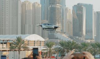Първата летяща кола се появи в Дубай (ВИДЕО)
