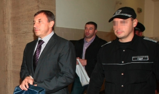Съдът остави Алексей Петров зад решетките