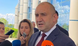 Президентът е в Испания
