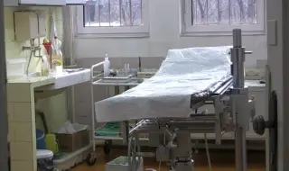 В операционната – лампи на 40 г., в родилното – кувьози от миналия век