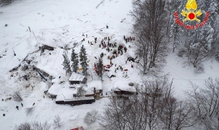 Извадиха три живи деца изпод развалините в Италия
