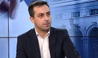 Деян Николов: Далеч сме от фалит, но стъпките ни напомнят гръцкия сценарий 