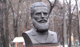 Оскверниха паметника на Ботев в Одеса